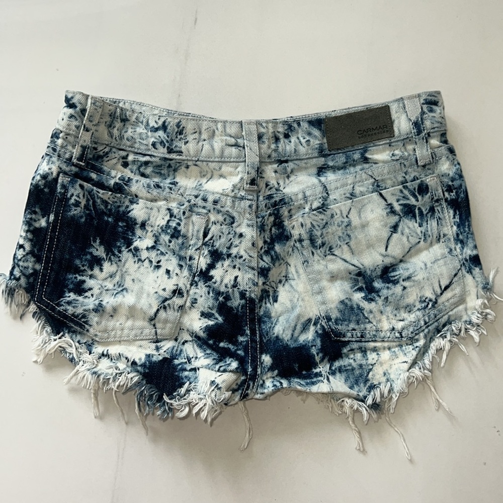 Carmar Denim Tie-Dye Shorts Fringed Hem 1” inseam Size 26 - Picture 3 of 4